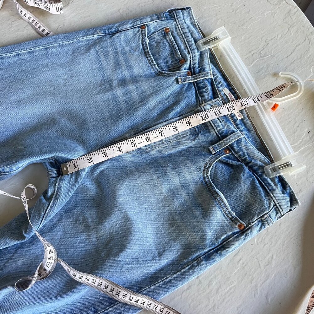 Levi's Premium Wedgie Straight Crop Ripped Distressed Jeans Size 32 - Picture 6 of 8